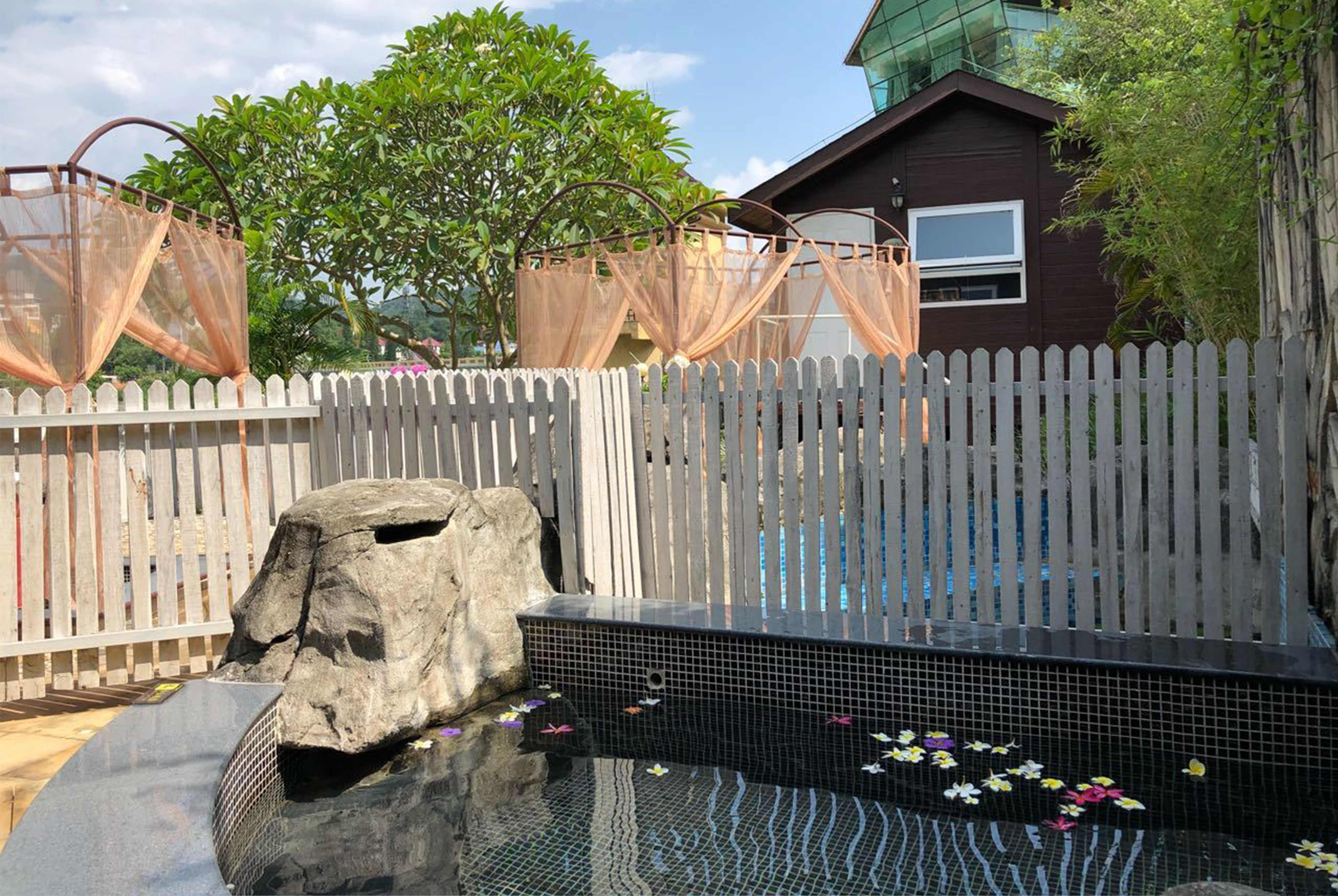 河景瑞士木屋房|独立温泉池