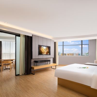 都會商務套房（城景）〔超大空間・獨立會客廳・泡泡浴缸〕 錦江都城酒店（海口五指山路日月免税廣場店）優惠