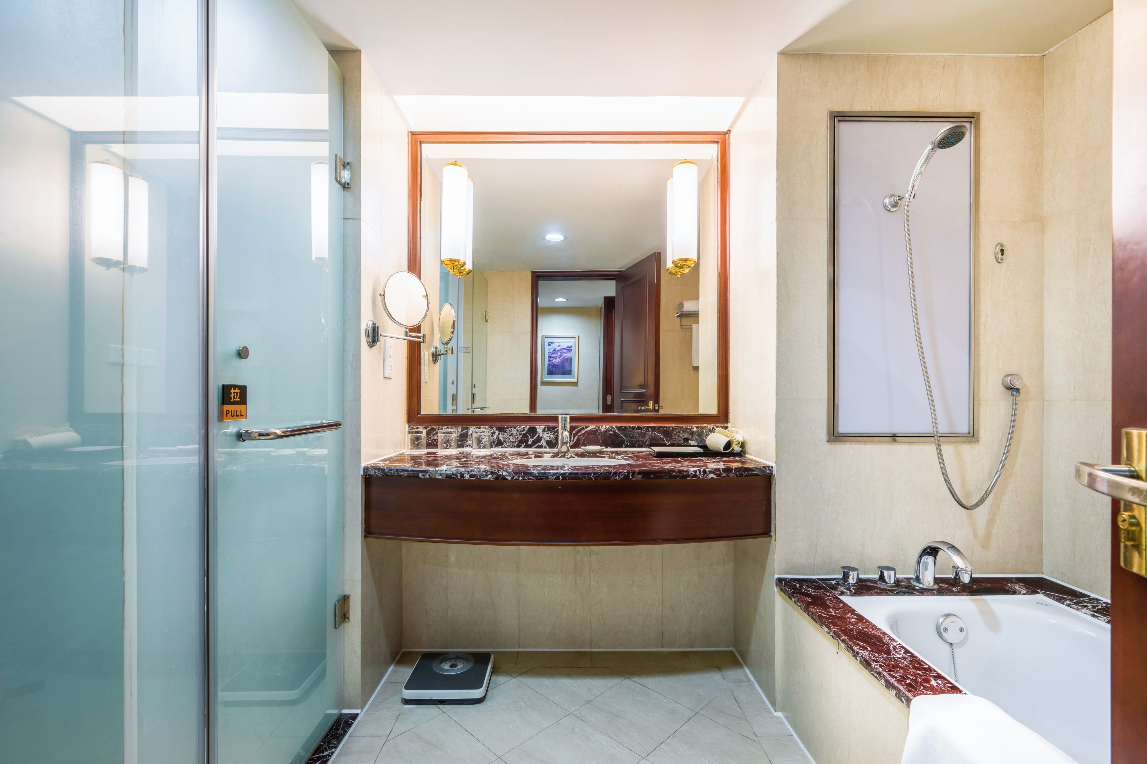 行政双卧三床套房