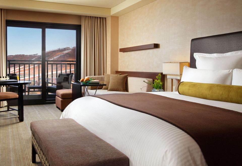 InterContinental Hotels ALPENSIA PYEONGCHANG RESORT by IHGStandard King Room With Lake View