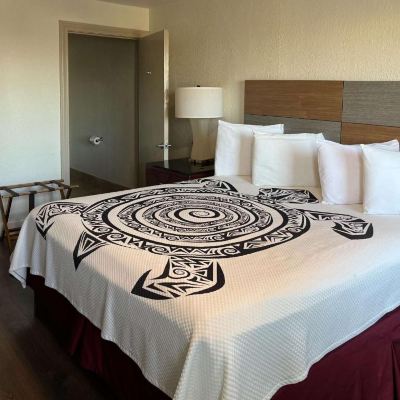 1 King Bed | Non-Smoking, Micfridge Beachcomber Inn Promo Code
