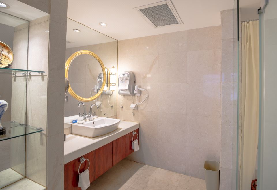 Deluxe Executive Suite