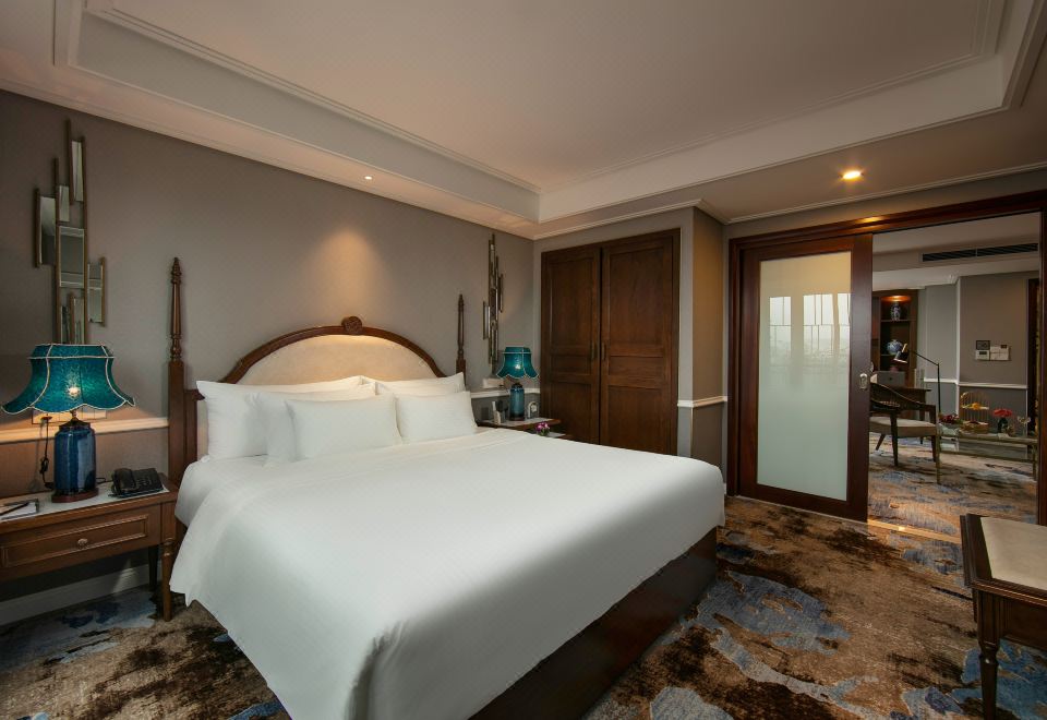 The Oriental Jade HotelThe Gem Suite with Lake View