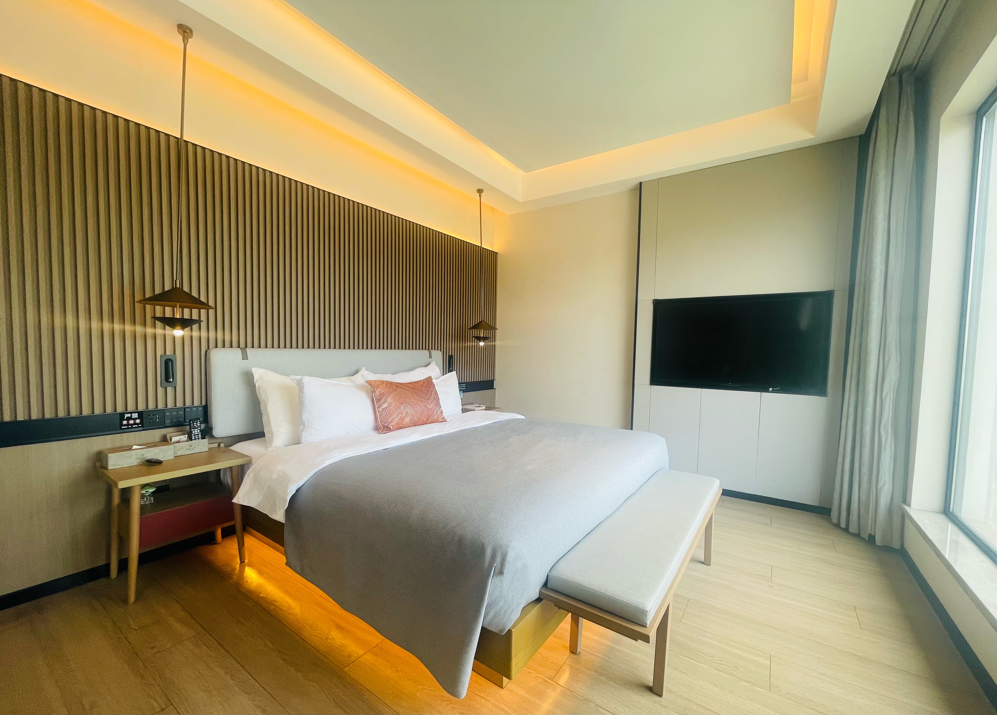 水乡月色·观景大床房（落地窗+180度翻转电视柜）