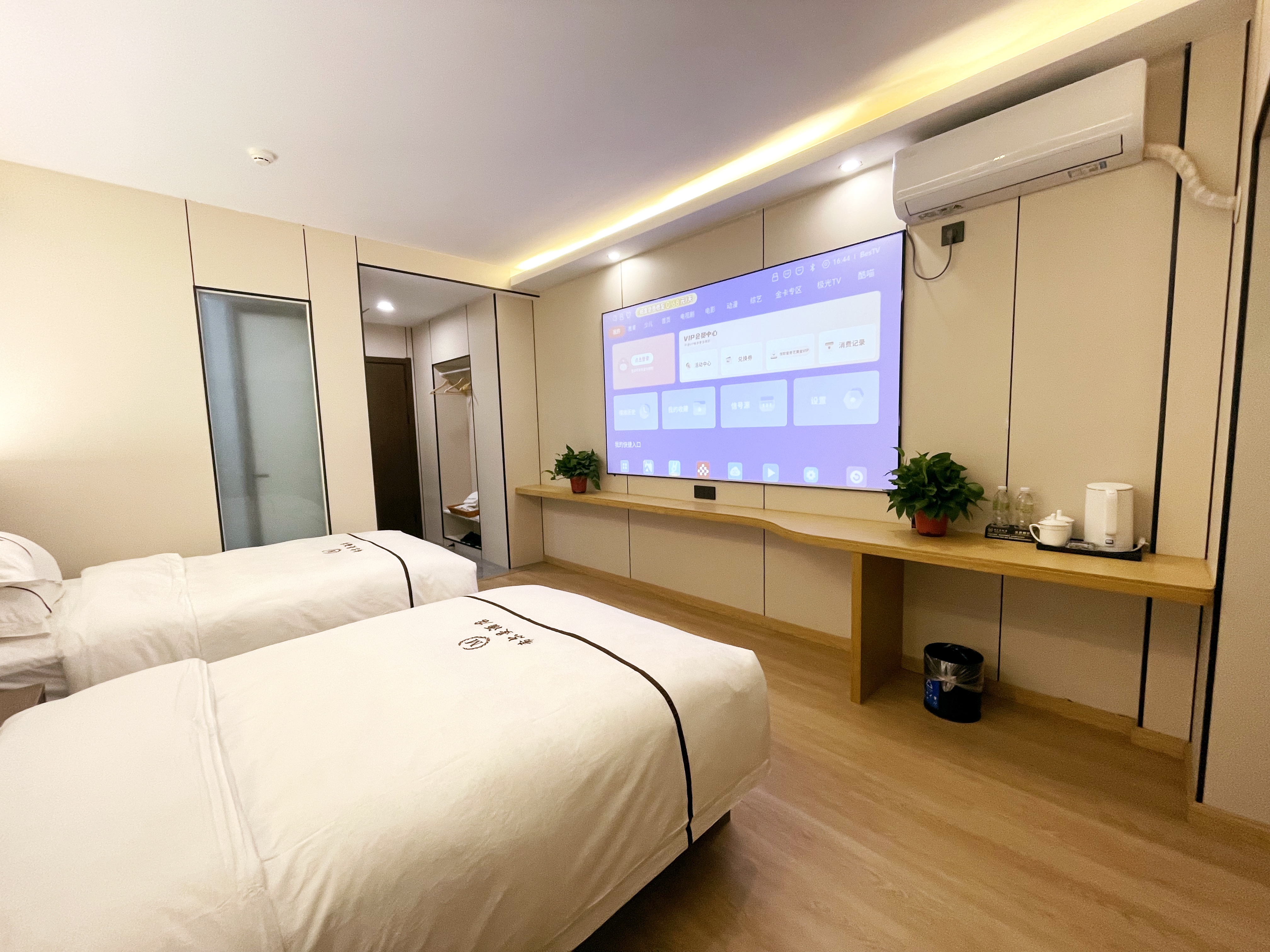 高級標間（全屋語音智能控制+巨幕投影）