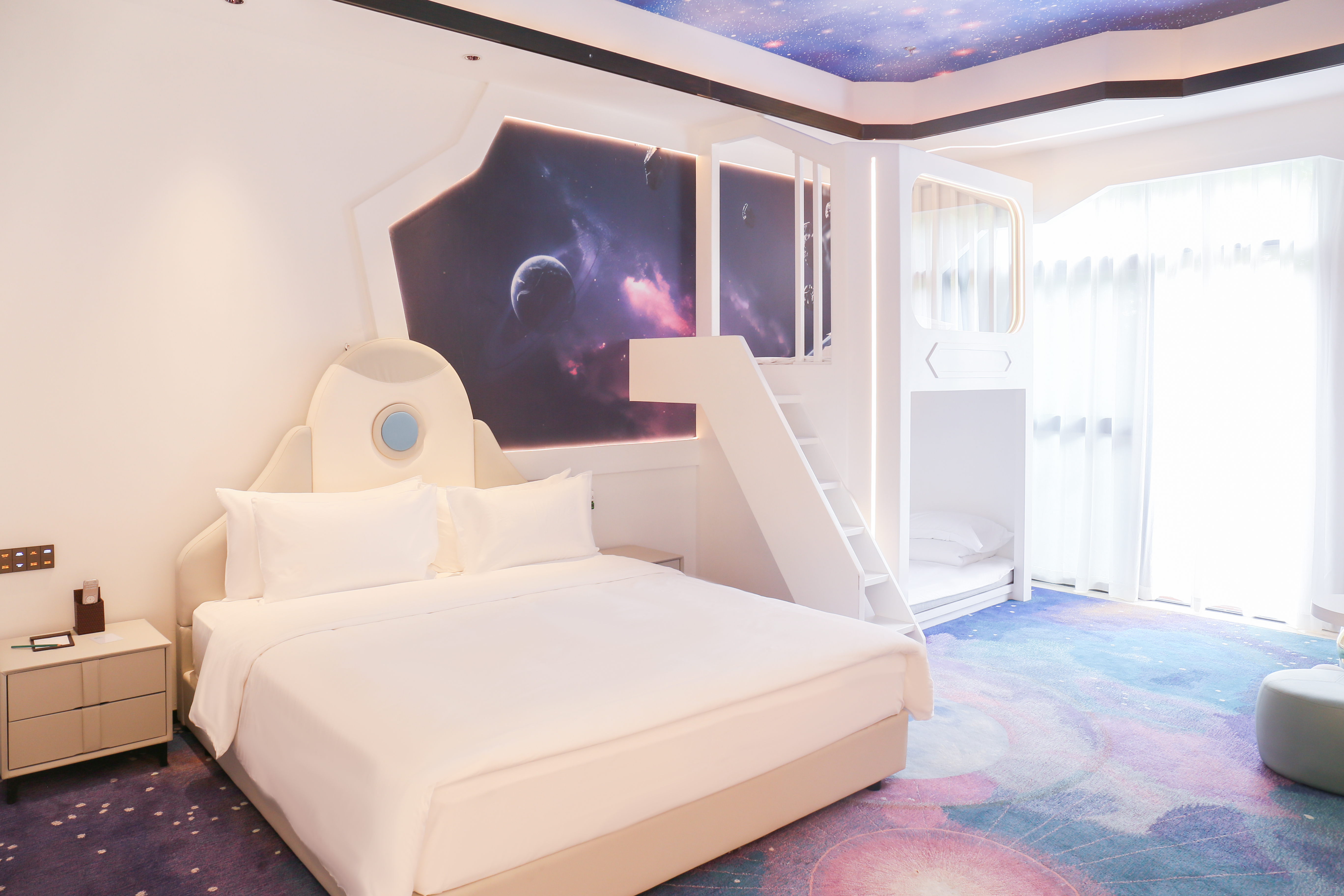 酷炫星空?复式床亲子房