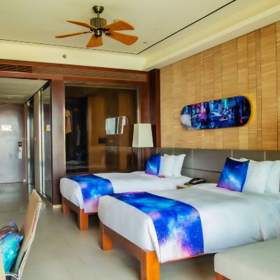 VR特色雙床房（觀影+遊戲） 三亞中心皇冠假日酒店優惠