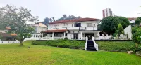 TREEBRIDGE HOUSE Hotele w: 