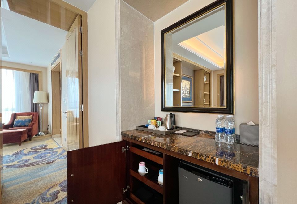 豪华套房（会客区+衣帽间+双衞）