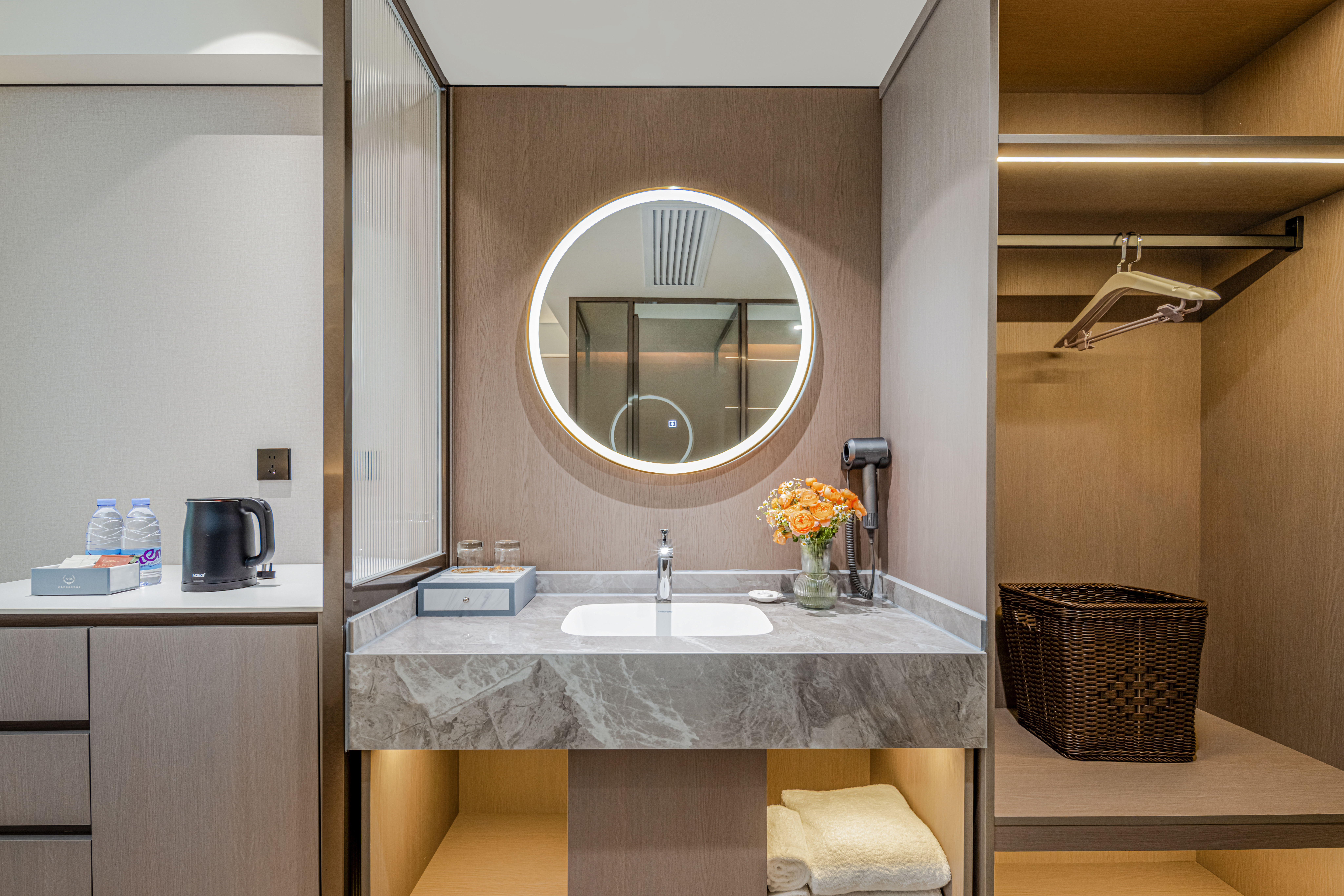 街景大床房（乳胶床垫+Mini小冰箱+智能马桶）