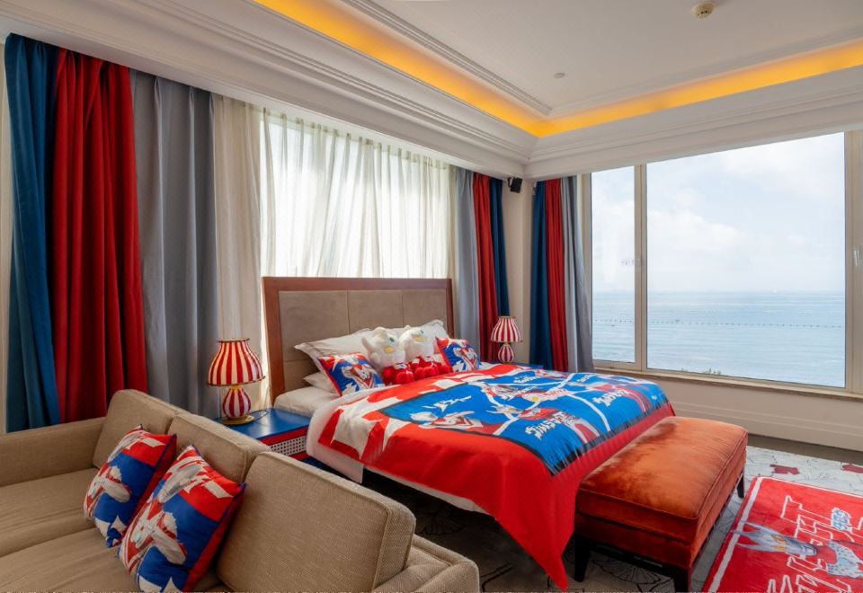 SeaView Garden Hotel QingdaoClassic Ultraman Theme Sea-view Two-Bedroom Suite (Two Double Beds + Two War Chariot Beds)