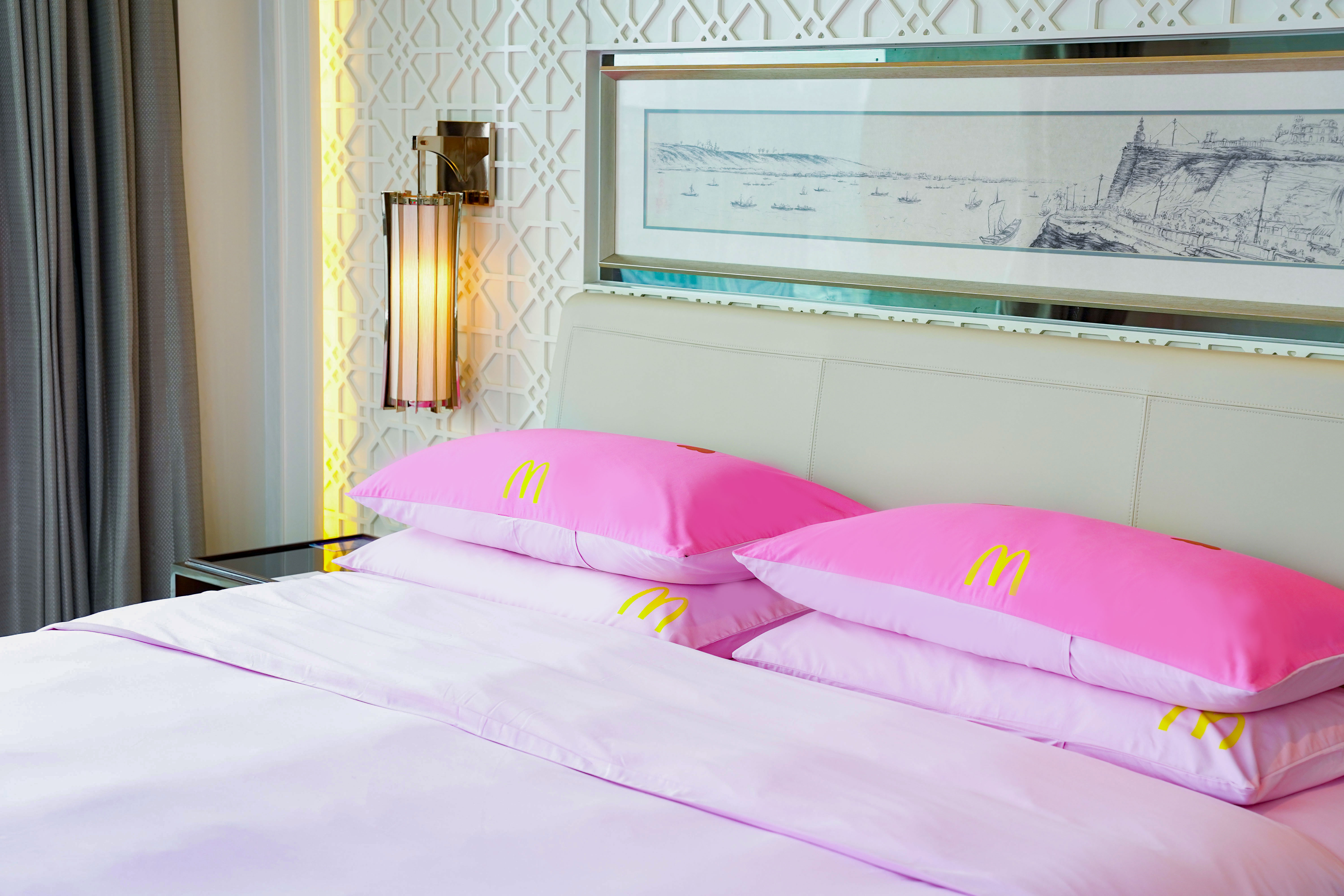 Sheraton Grand Wuhan Hankou HotelMcDonald's Themed Room