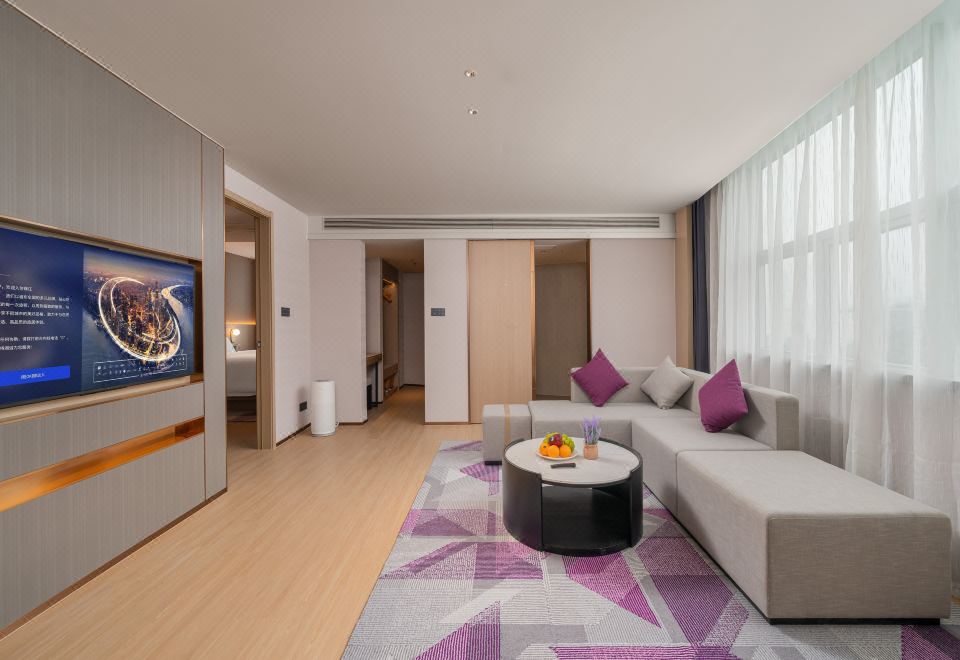 丽遇高级套房（麻将，智能客控,电视投屏，慕思床垫）