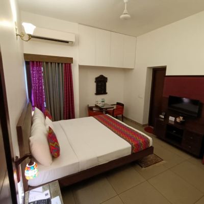 Standard Queen Room The Ten Suites Promo Code
