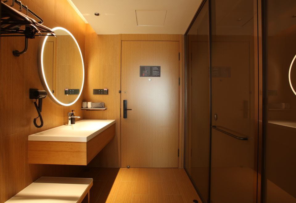 JI Hotel (Zhangzhou Mingguang Gymnasium)Business Queen Room