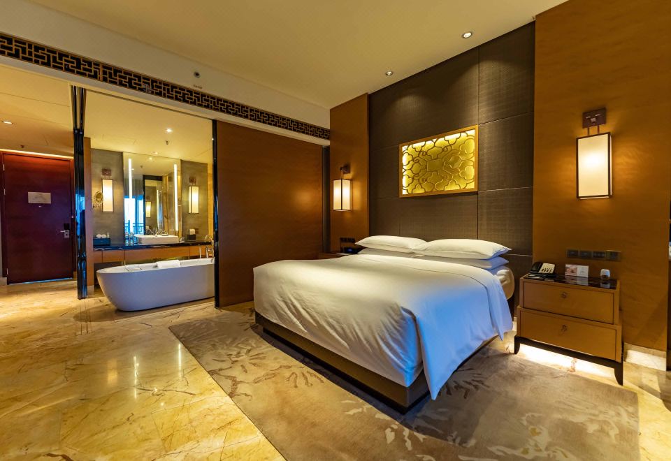 行政海景大床房丨高樓層·行政俱樂部·觀瓊州海峽