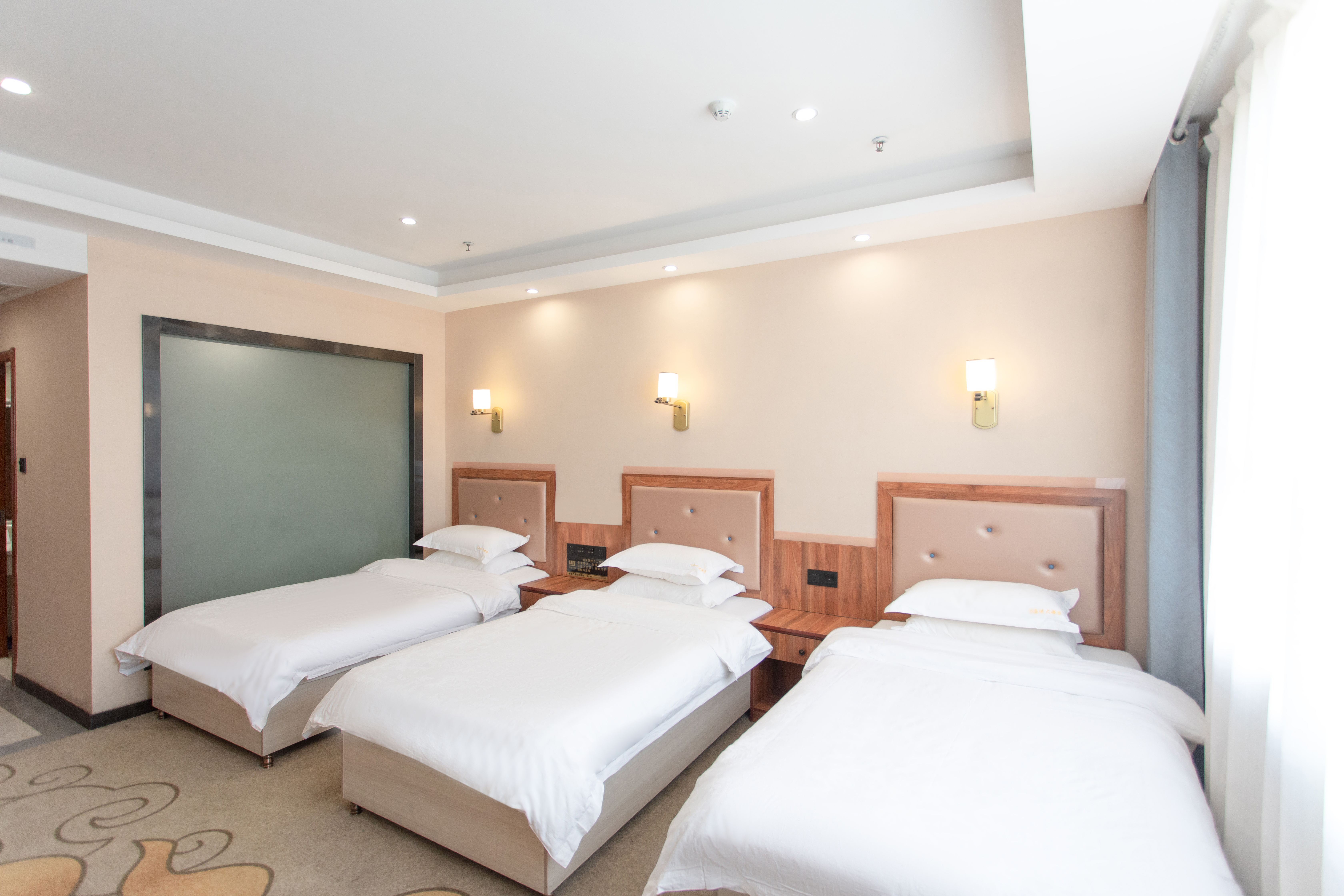 Huocheng Wanjiayue Hotel豪华中式三人房（舒适床品+超大空间）