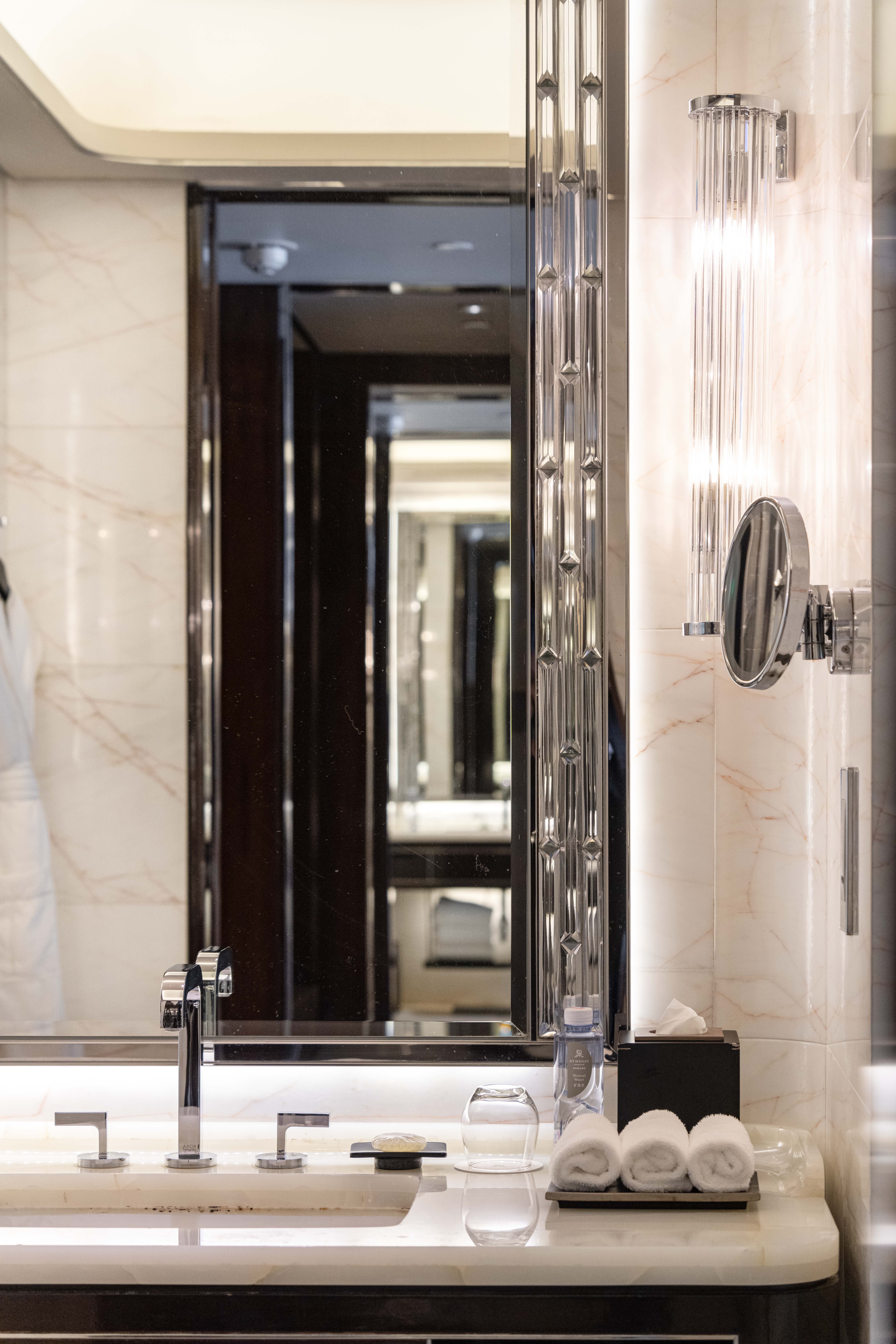 The St. Regis Shenzhen尊贵豪华城景大床房 ?纵览繁华都市的日夜叠影?