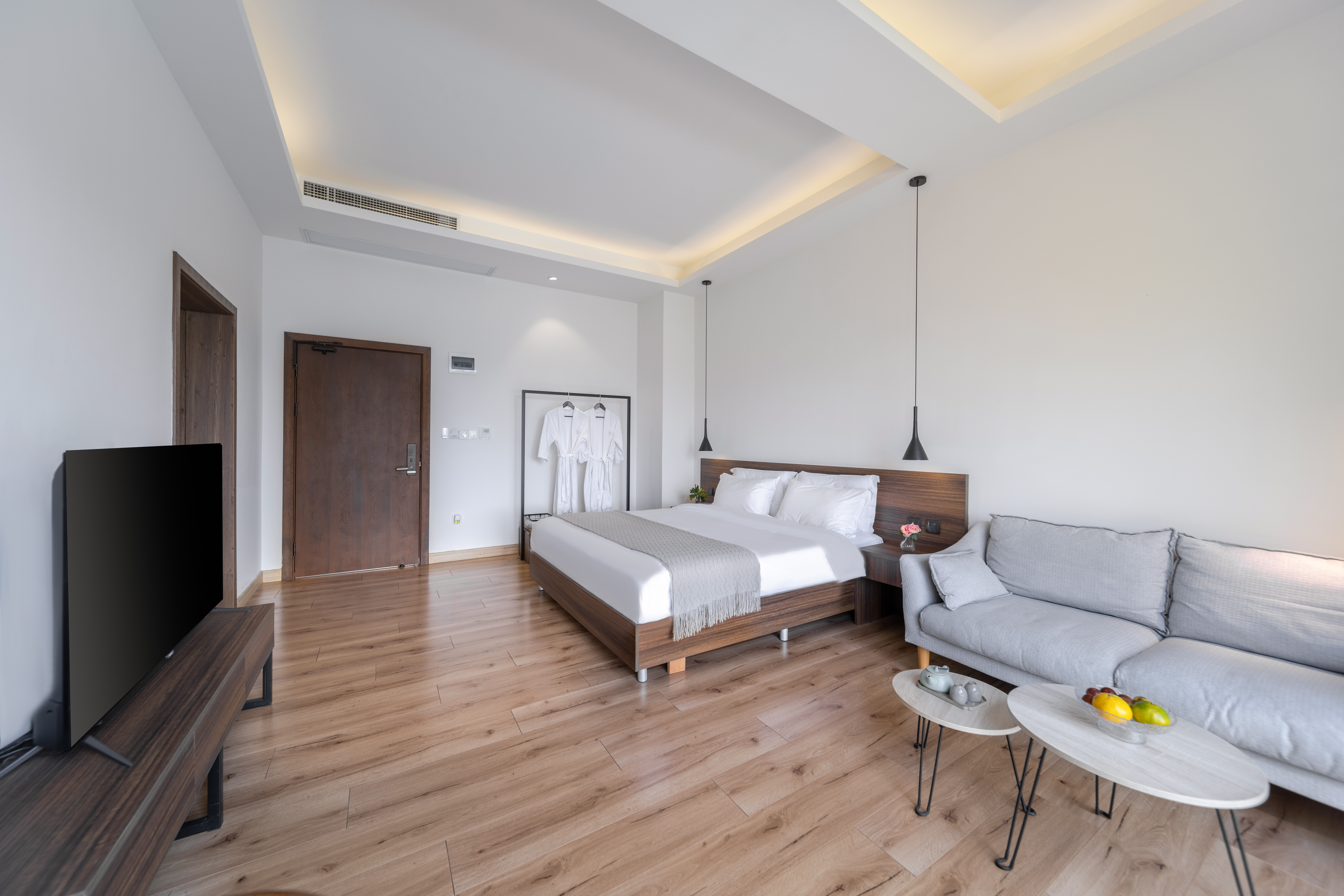 望山湖景大床房