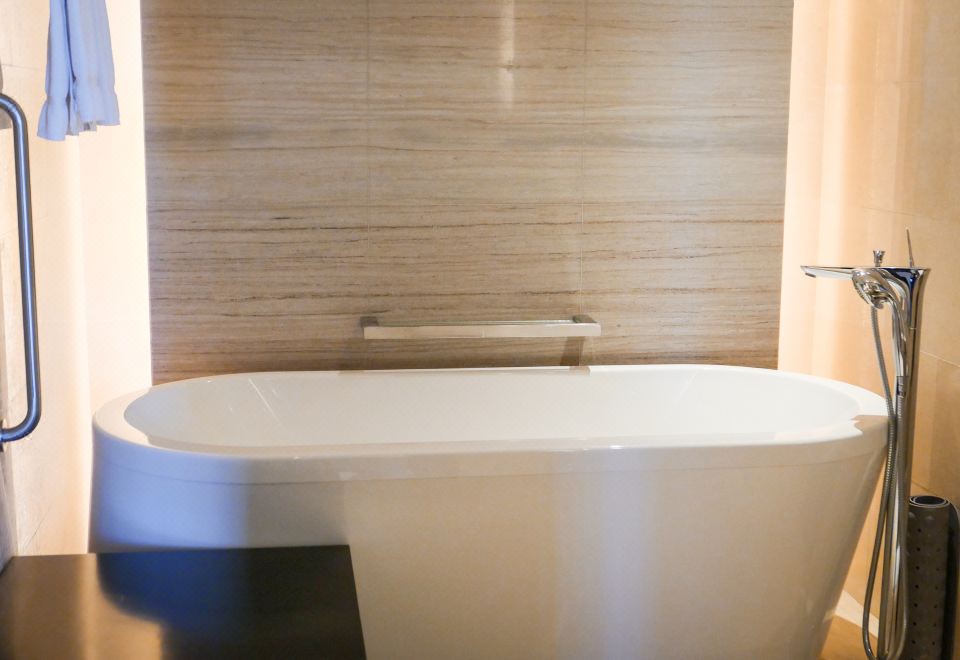 园林豪华套房（带阳台）