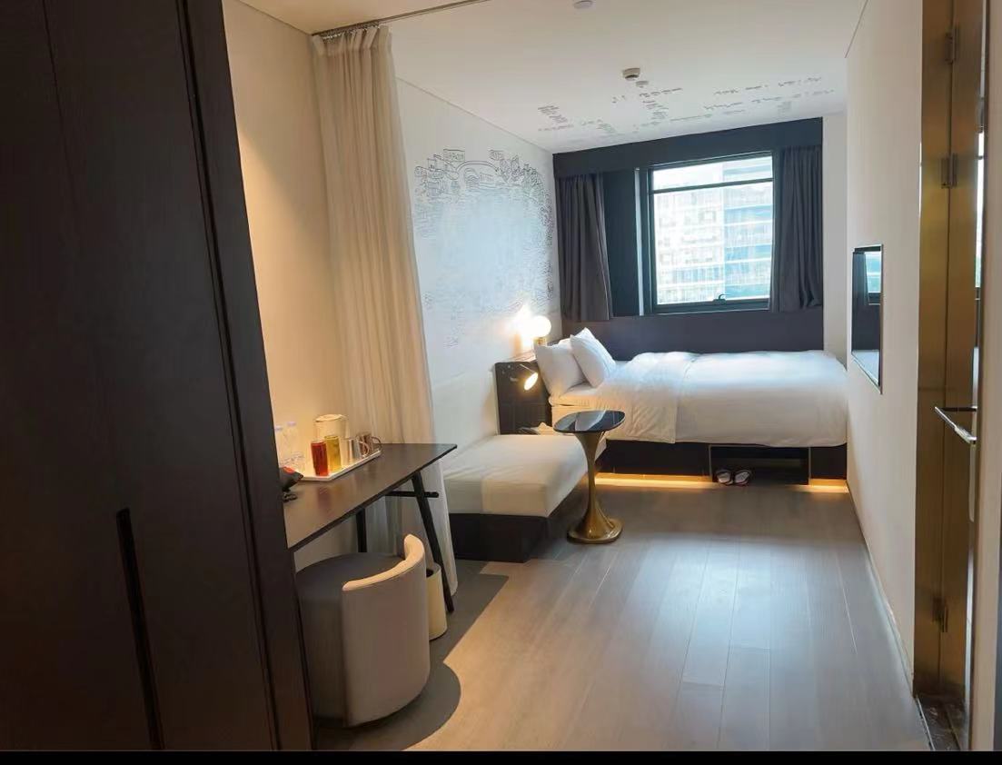 商务大床房（海尔洗衣机＋德莱维冰箱＋手机投屏）