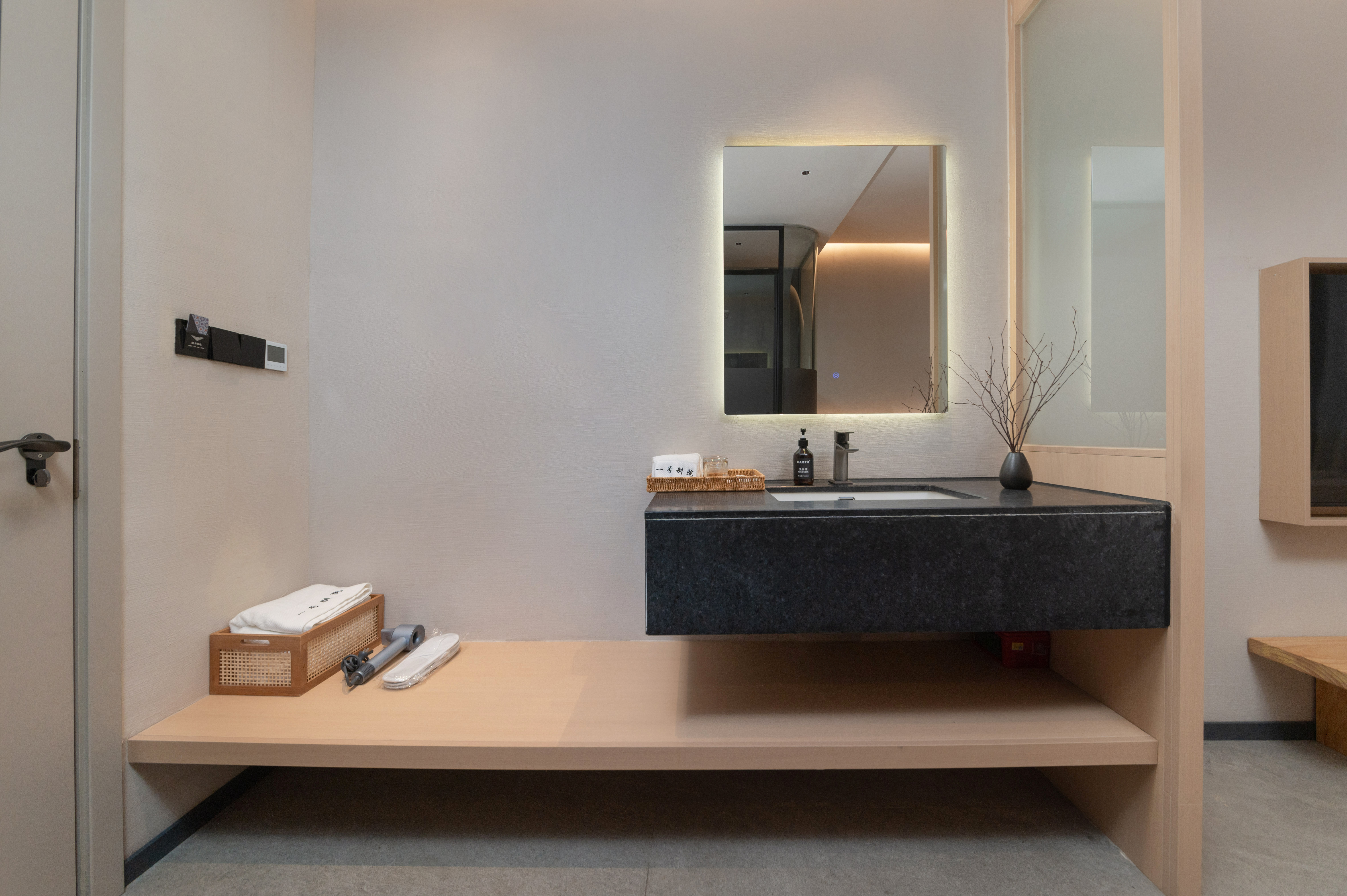 庭前 · 靜居雙床房