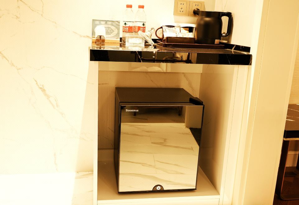 风雅大床房（智能客控+小冰箱+密码箱）