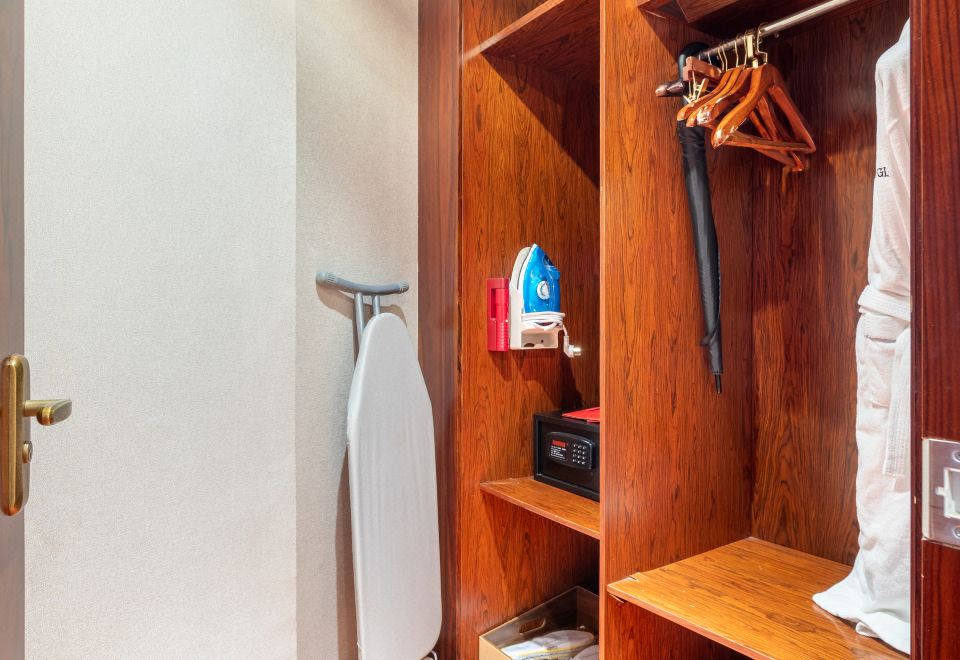 Zhongle Six Star HotelDeluxe Queen Room