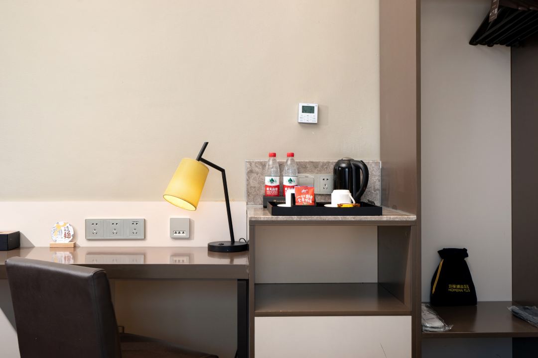 Homeinn Plus Hotel (Harbin Sandadongli Haguo)家庭房（办公桌椅+独立衞浴）