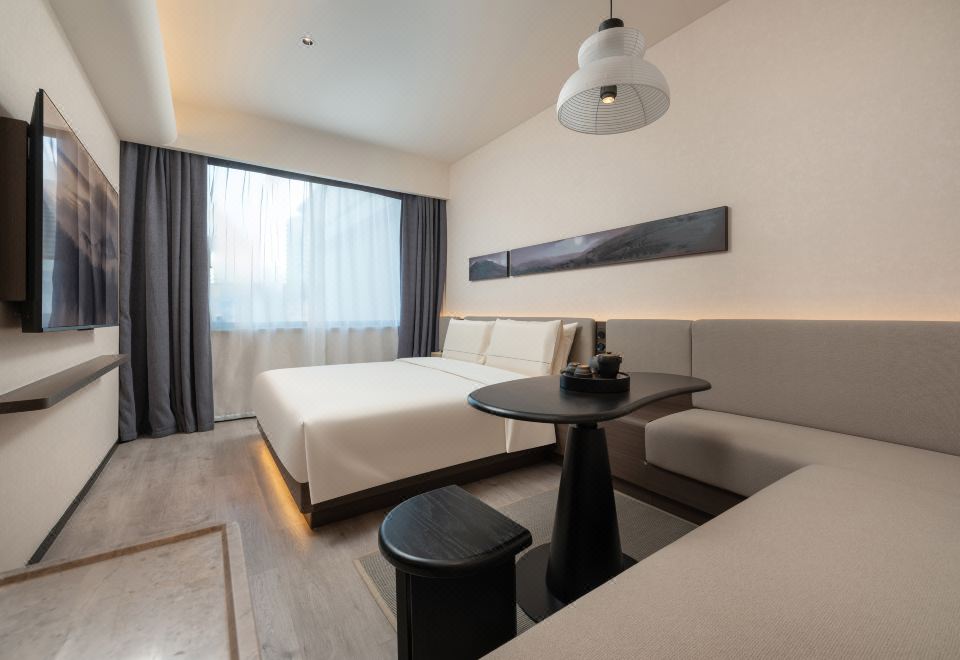 深睡尊享大床房（一键深睡+智能客控+65寸投屏电视）