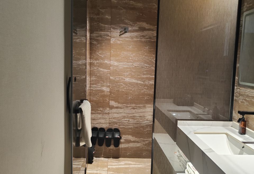 Xizi Light Luxury Hotel (Urad Qianqi Government Store)Premier Family Smart Suite