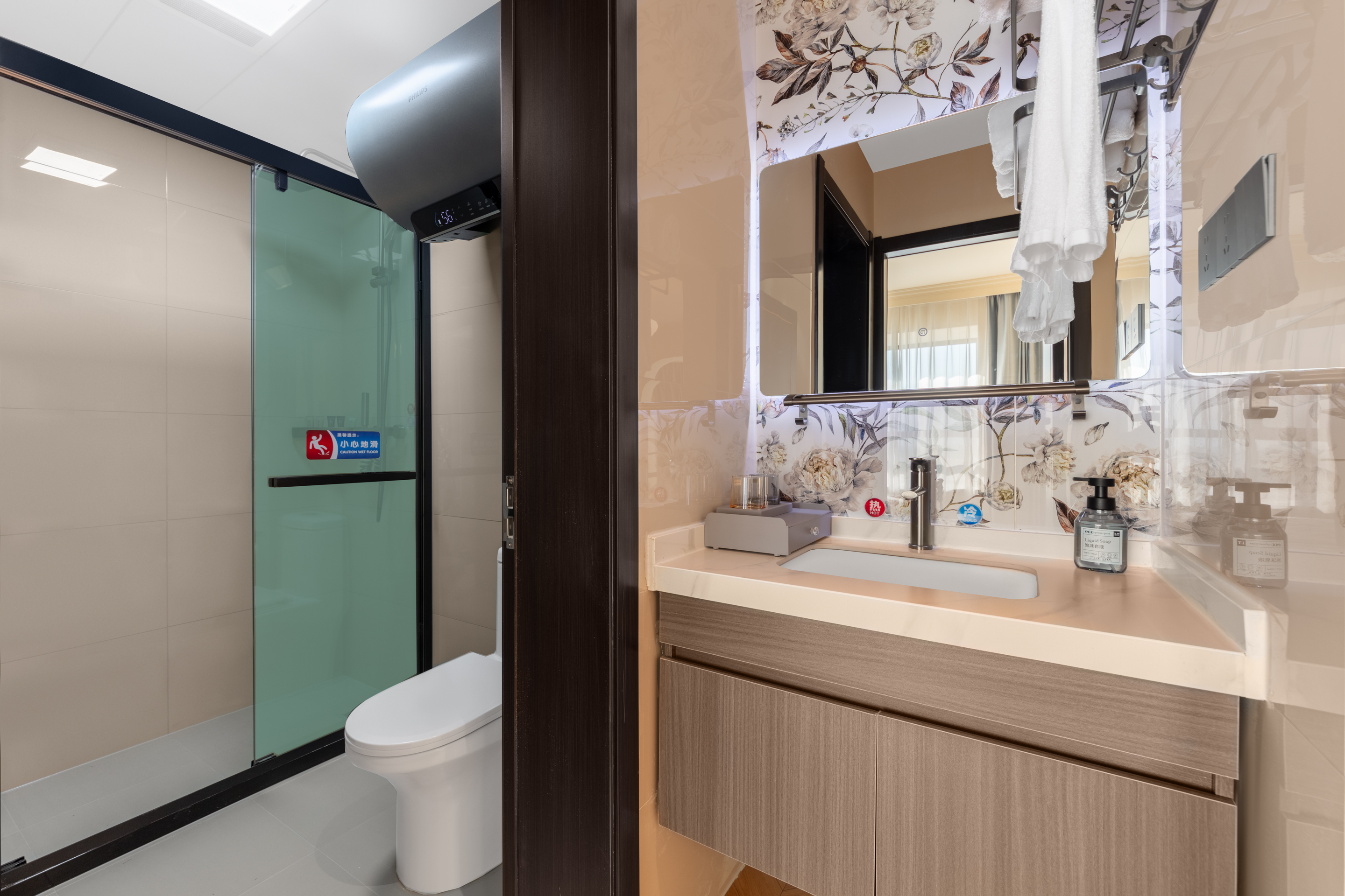 时光三居亲子套房〖小童房+双衞+城市景观+洗衣机+冰箱〗