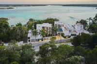 Cristalino Lagoon Front Hotel, Restaurant & Spa