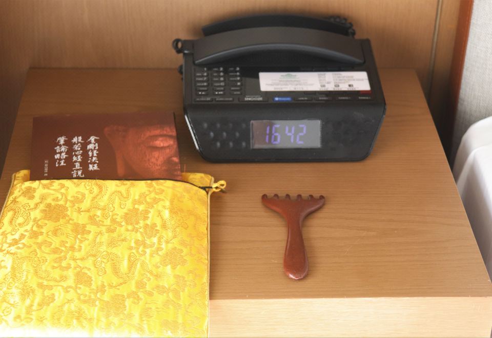 Wingate by Wyndham Hainan ChengmaiTheme Zen Room (Includes Wooden Fish, Heart Sutra, Incense, Taiji Costume, Blessing Plate, Tea Ware)