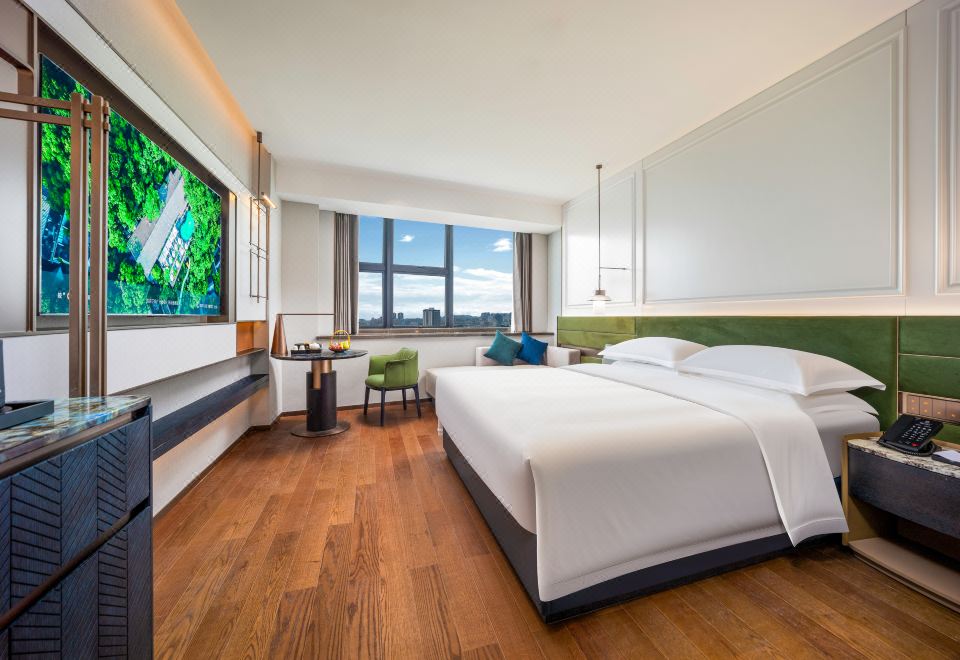 陽光大床房（明亮視野+智能客控+Mini Bar）