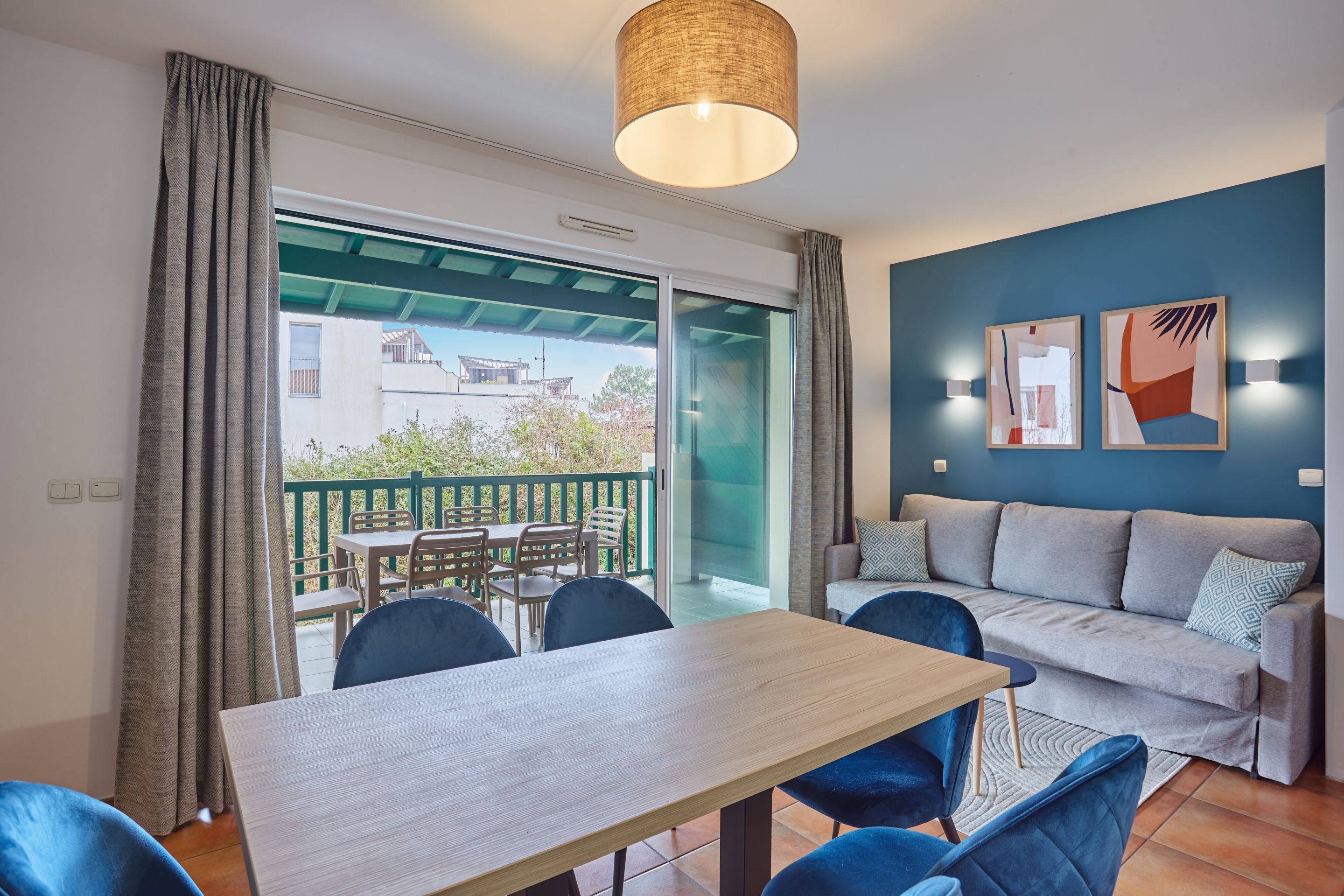 三人房 六名客人