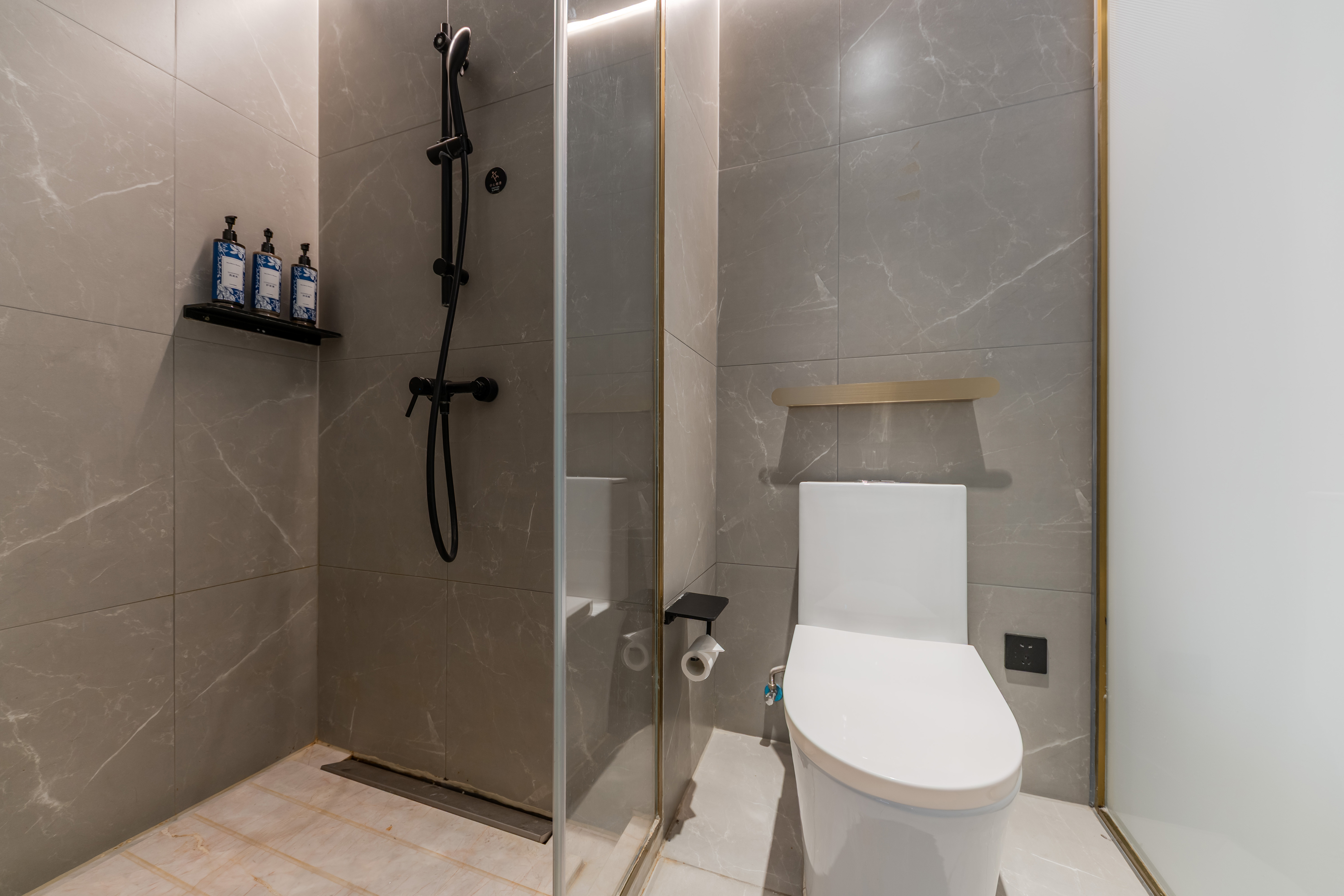 家庭房（智能投屏+徕芬吹风机）