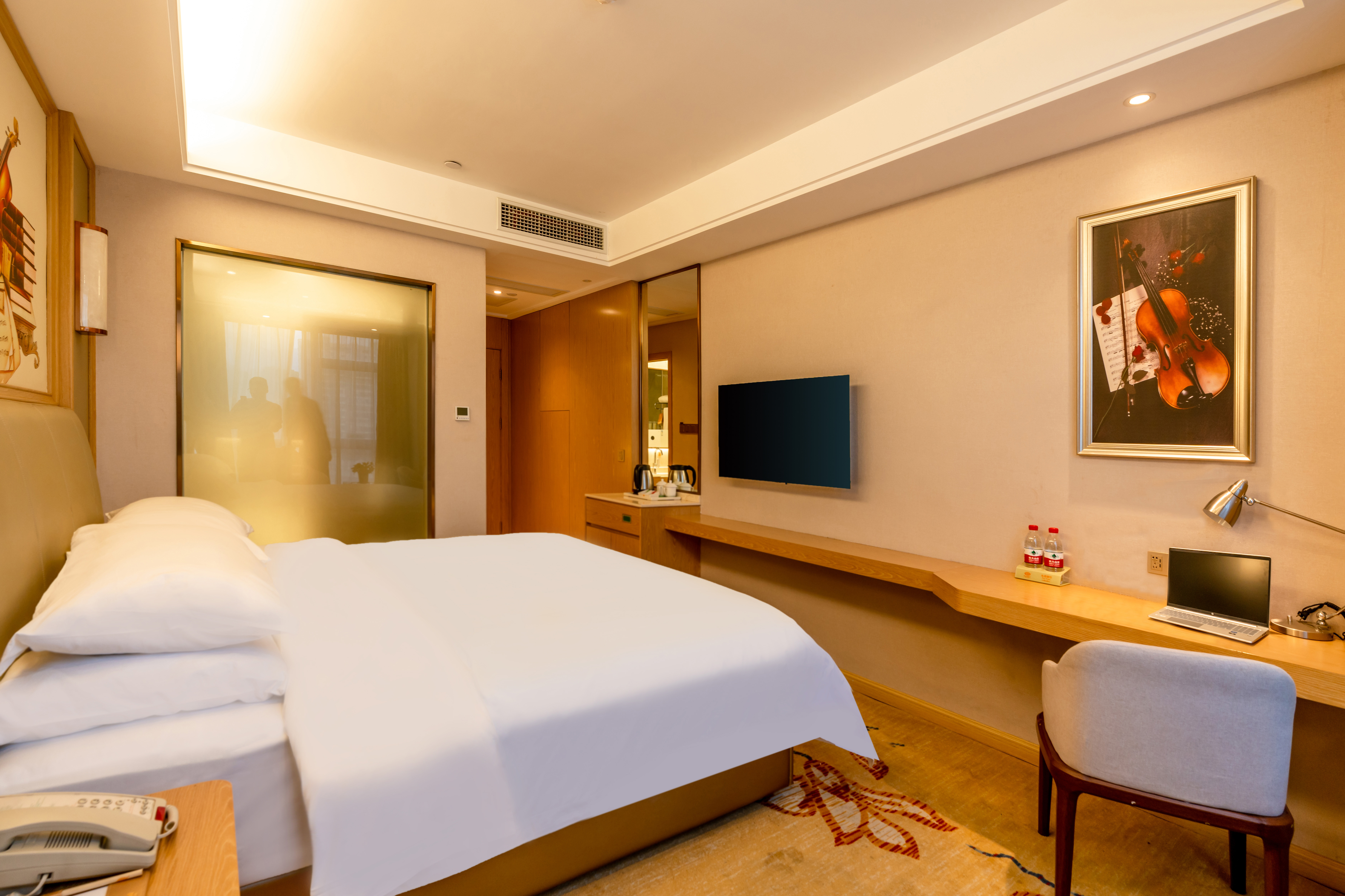 高级大床（助眠床品+冷暖空调）