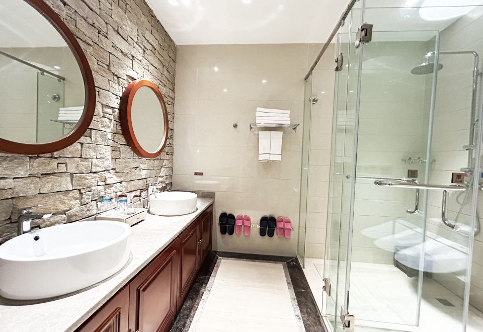 Baihualin Hot Spring Valley HotelHot Spring Valley Family Suite With Hot Spring