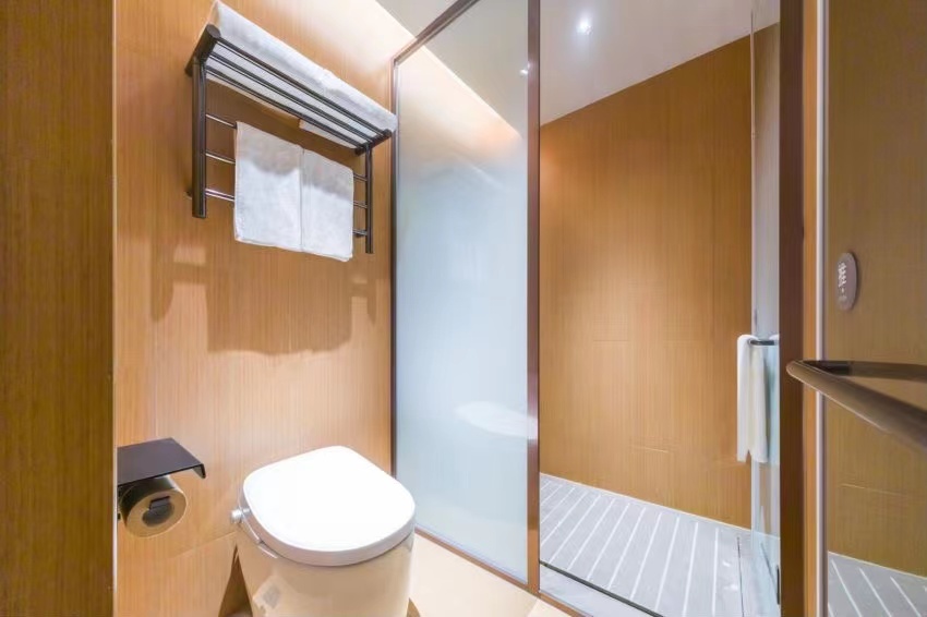 高级大床房（65寸电视投屏+智能客控+迷你小冰箱）