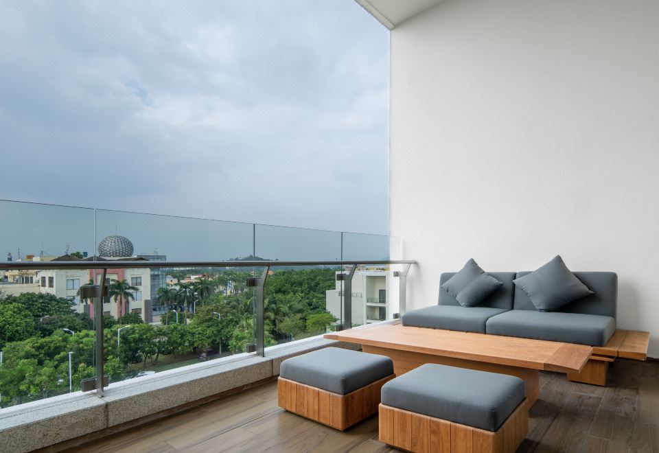 豪華套房（智能客控+MINI吧+天然乳膠枕）