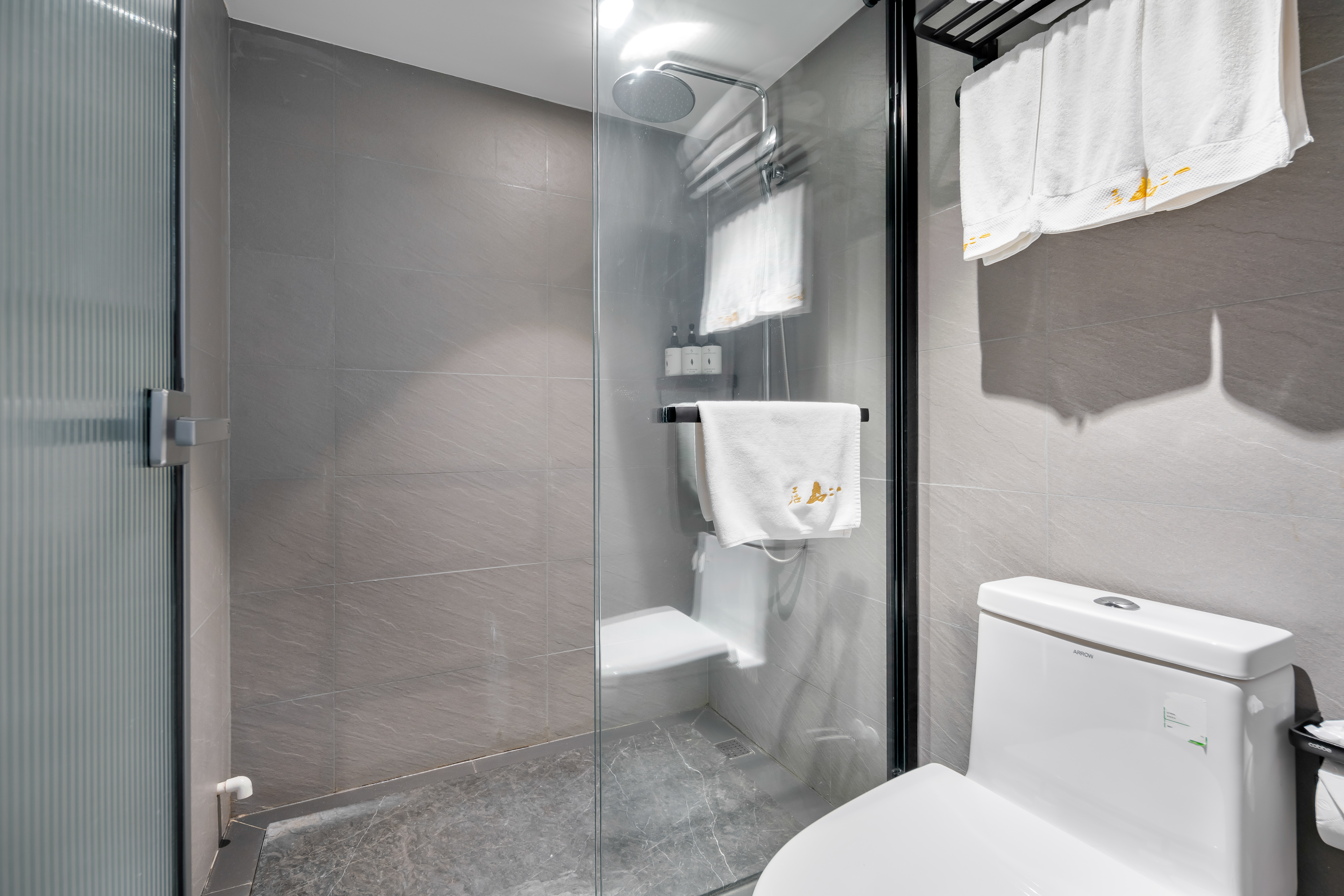 自闲·家庭房（全屋暖气+复式套房+巨幕投影+小童游戏区+戴森吹风机）