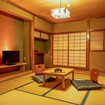 Standard Japanese-style room with open-air bath