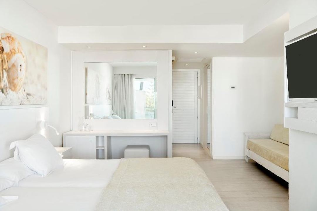 Triple (2adults+1child)