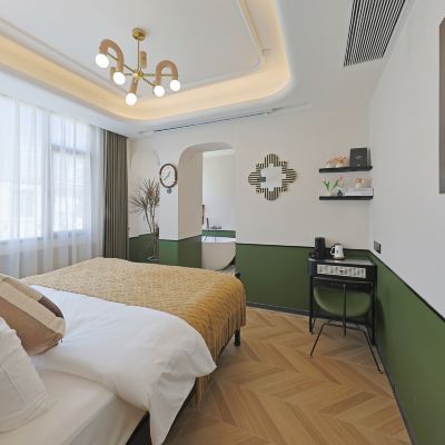 布拉克浴缸大床房（老城街景+浴缸+巨幕投影） 廈門疆海·元·飯店（中山路八市店）優惠