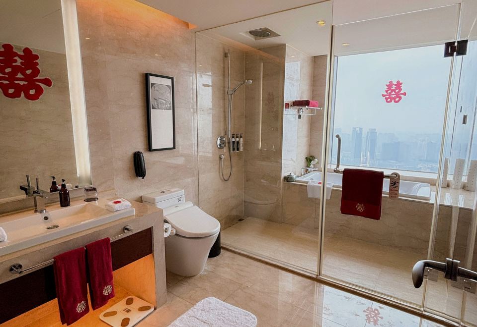 Swiss Grand NanchangWu Jia You Xi River-View Duplex Suite