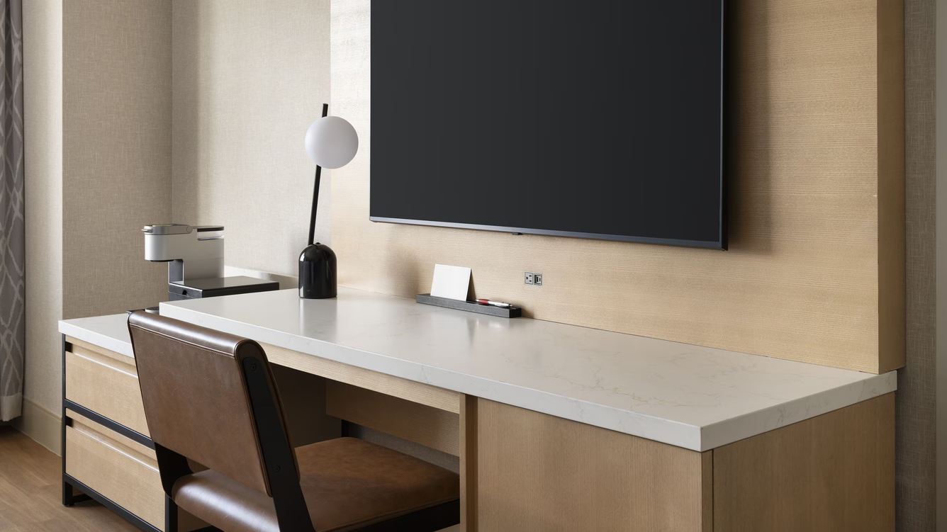 客房，2 张双人床，城市景观，可使用 M 俱乐部酒廊