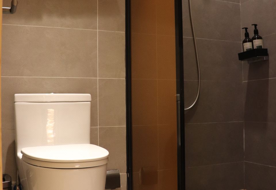 双床房+静谧空间+65寸高清电视+禅意茶席