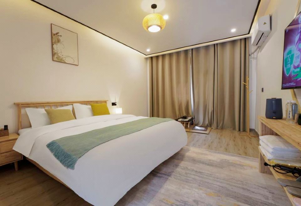 Chinese Zen Style Double Bed Room With Smart Toilet