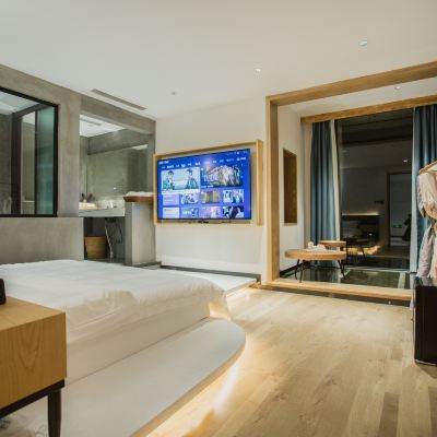 【雲嶼】 | 榻榻米觀景套房 |全屋智能 |乳膠床品 |側觀日照金山 |貢嘎雪山全貌 鸞喜·隱山民宿（海螺溝店）優惠